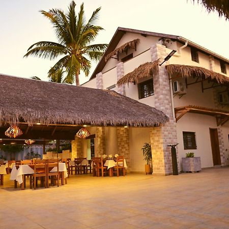 Hotel Baobab Cafe Мурундава Екстер'єр фото