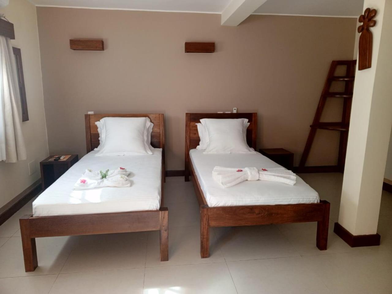 Hotel Baobab Cafe Мурундава Екстер'єр фото