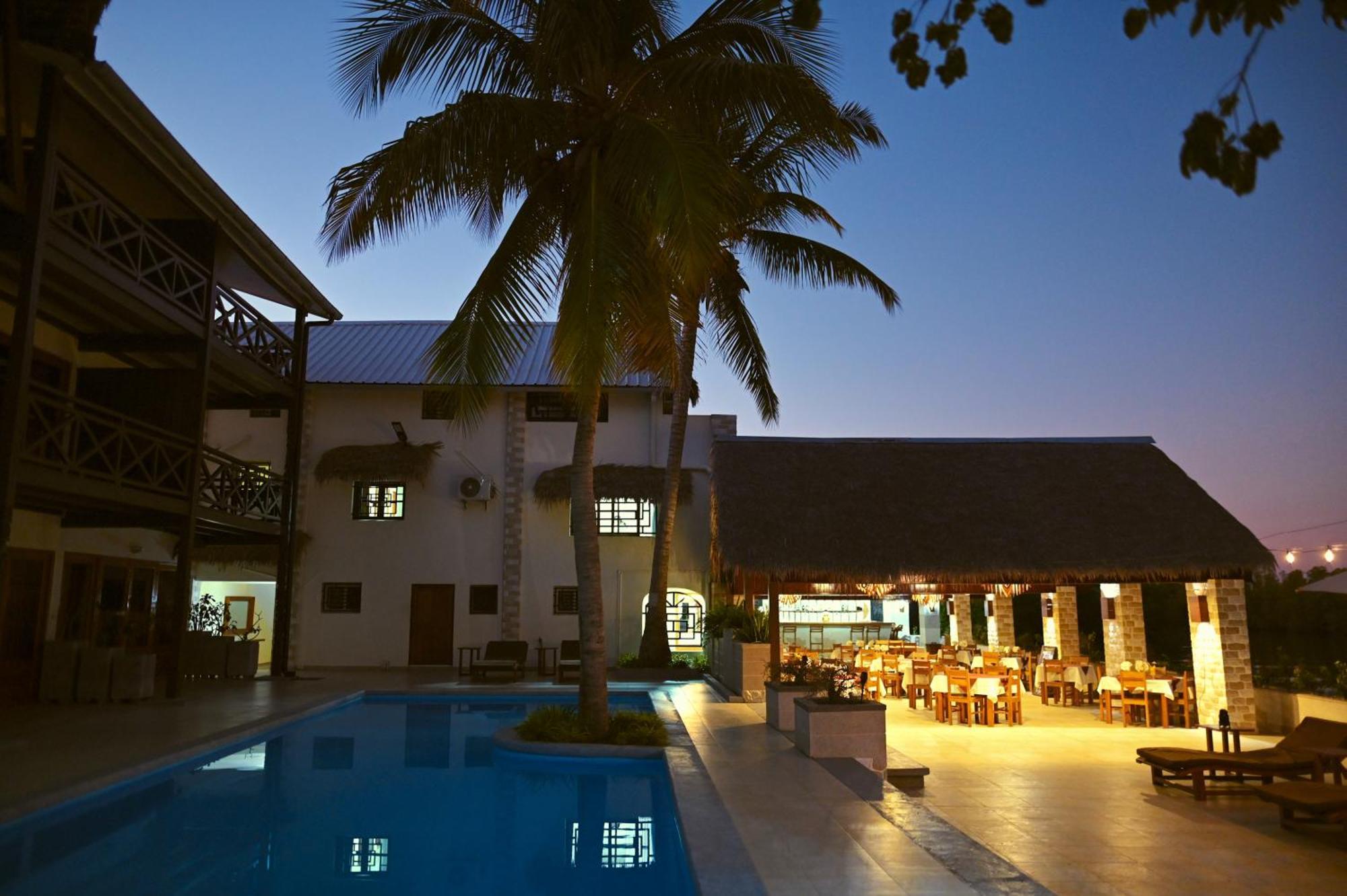 Hotel Baobab Cafe Мурундава Екстер'єр фото