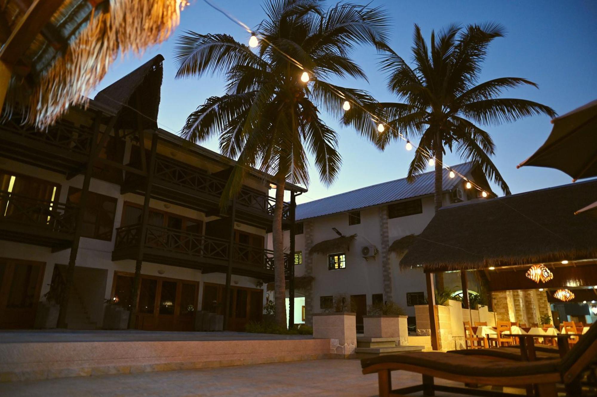 Hotel Baobab Cafe Мурундава Екстер'єр фото